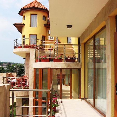 Hotel Queen Aydemir Bagian luar foto