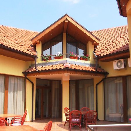 Hotel Queen Aydemir Bagian luar foto