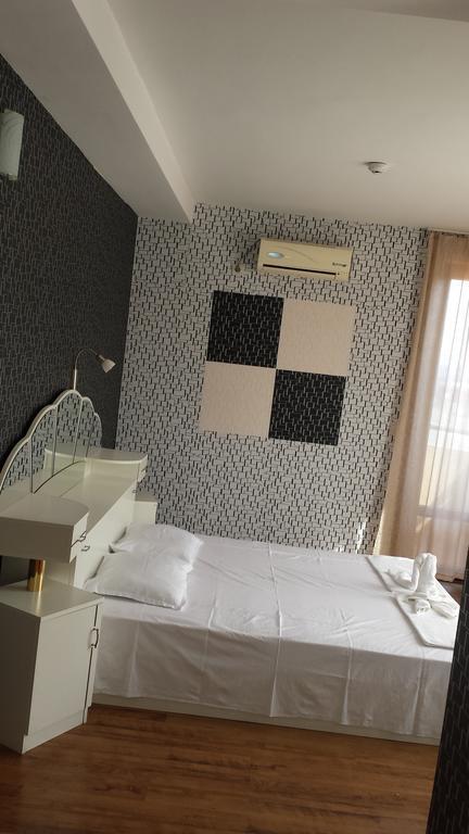 Hotel Queen Aydemir Bagian luar foto