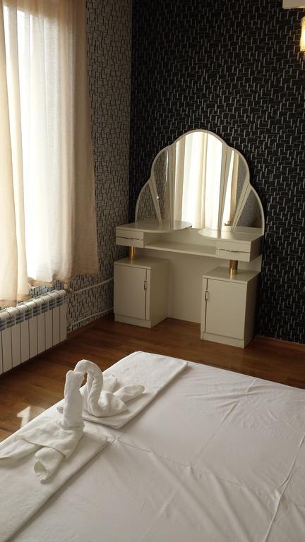 Hotel Queen Aydemir Bagian luar foto