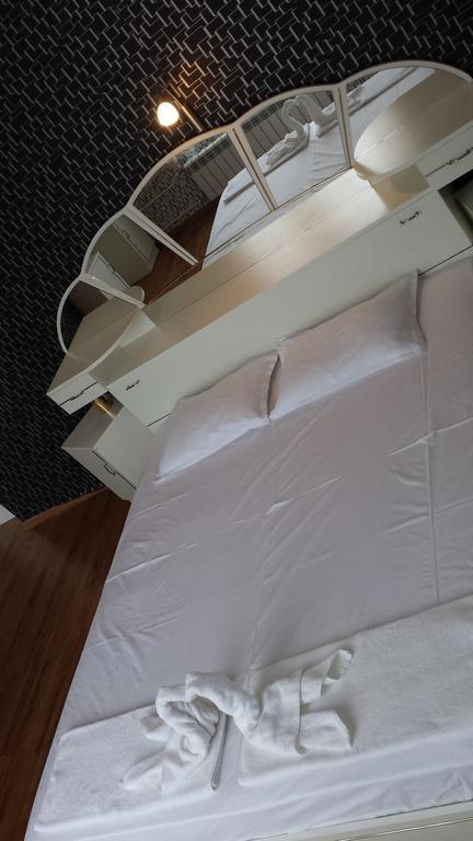 Hotel Queen Aydemir Bagian luar foto