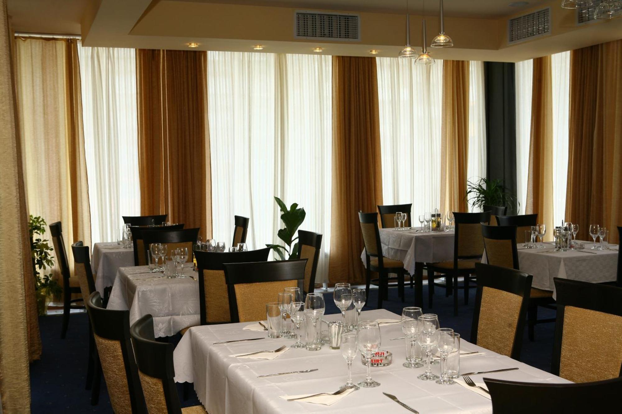 Hotel Queen Aydemir Bagian luar foto