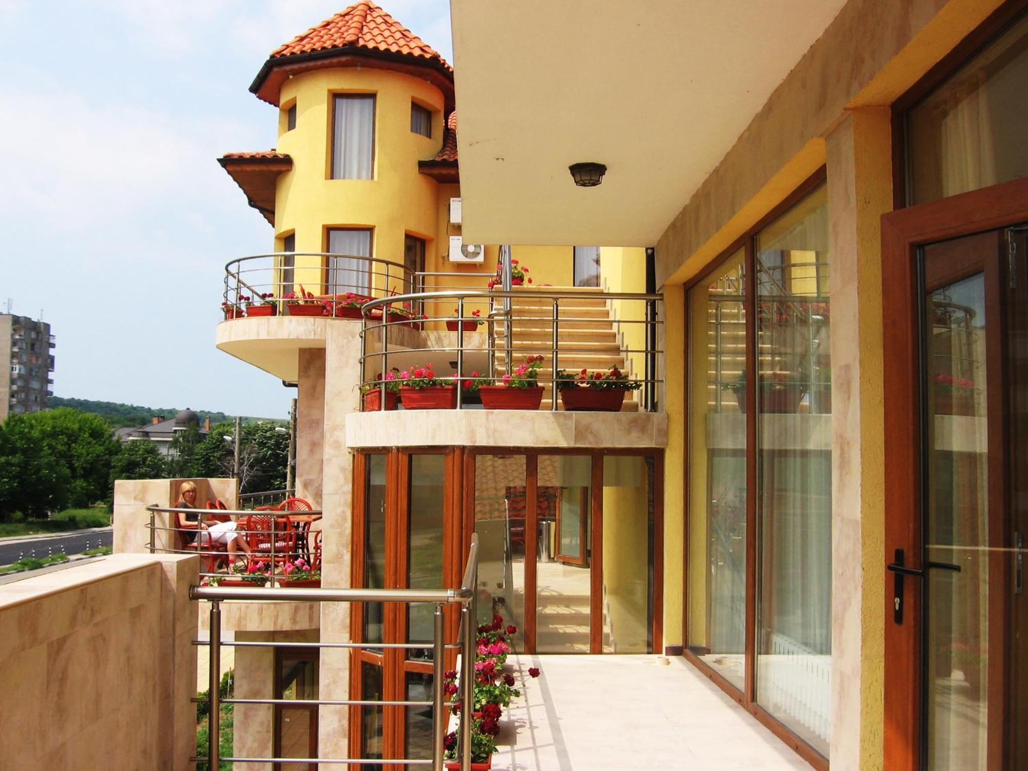 Hotel Queen Aydemir Bagian luar foto