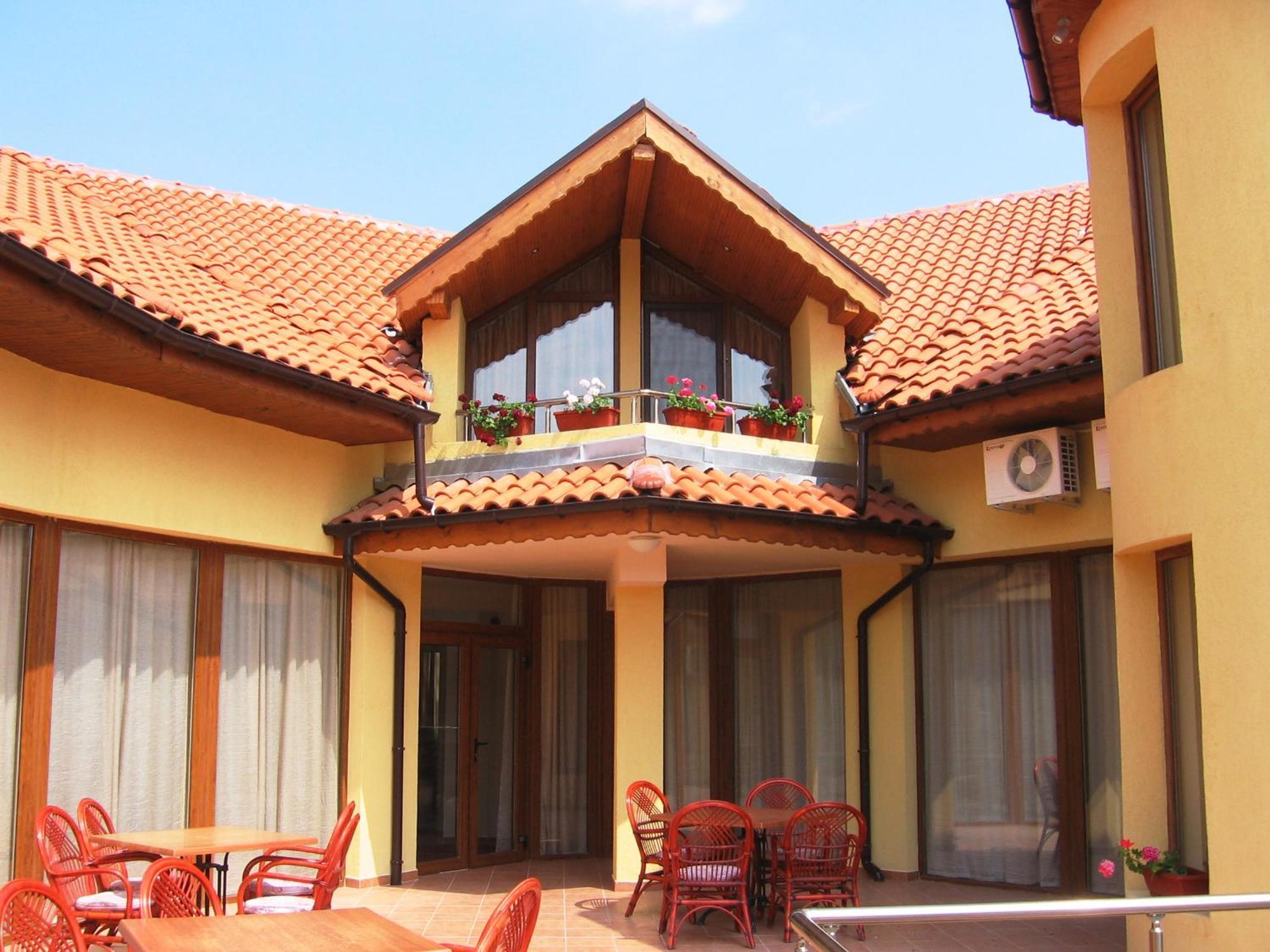 Hotel Queen Aydemir Bagian luar foto
