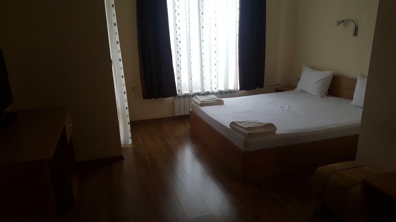 Hotel Queen Aydemir Bagian luar foto